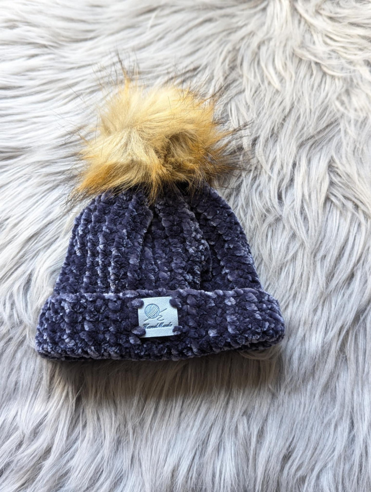 Gehäkelte Mütze - Velvet Garn - Bommel Mütze - Neugeboren